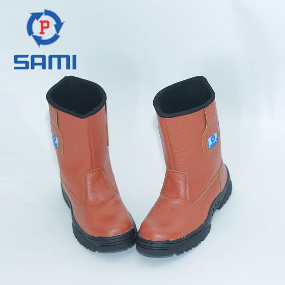 Giày bảo hộ cao cổ - Giải pháp giúp đôi chân của bạn an toàn 
